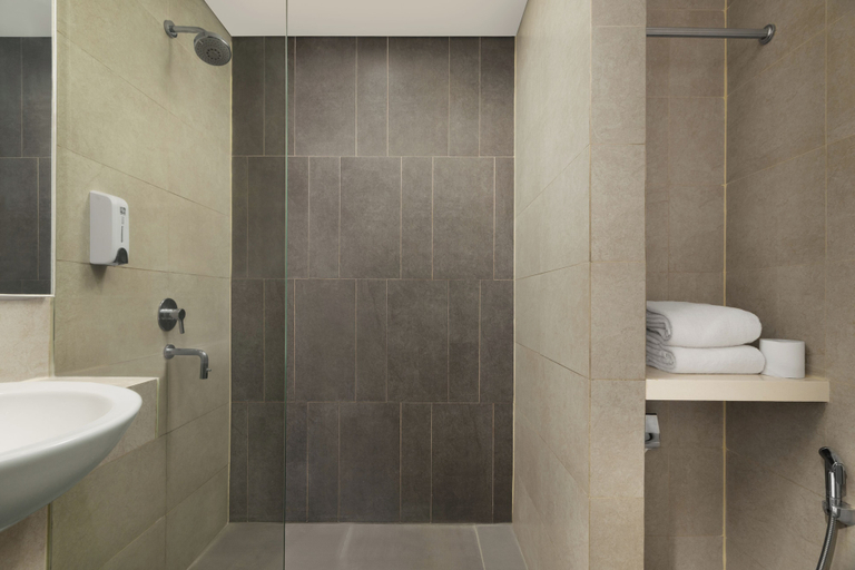 Bathroom 3, Swiss-Belexpress Cilegon, Cilegon