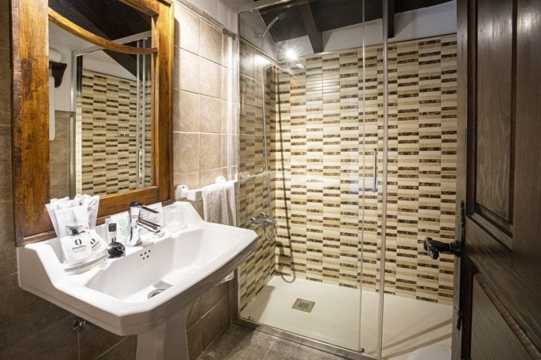 Bathroom 3, La Casona De Tresgrandas, Asturias