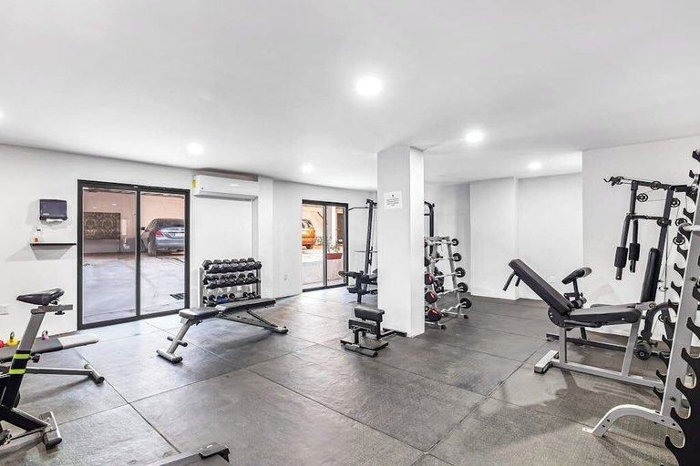 Fitness facility 5, Dog-friendly Apartment With Rooftop Infinity Pool, Gym, Central AC & Balcony, La Paz