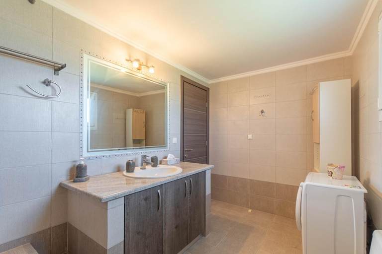 Bathroom 3, Billo, Ionian Islands
