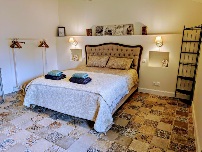 Bedroom 3, Chambres d'hotes climatisees Au Petit Bonheur, Deux-Sèvres