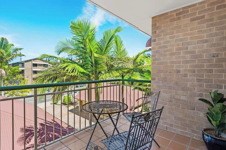 Interior 3, Bright & Breezy ~ 2 Bed/2 Bath /1 Car/ Views!, Wooloowin