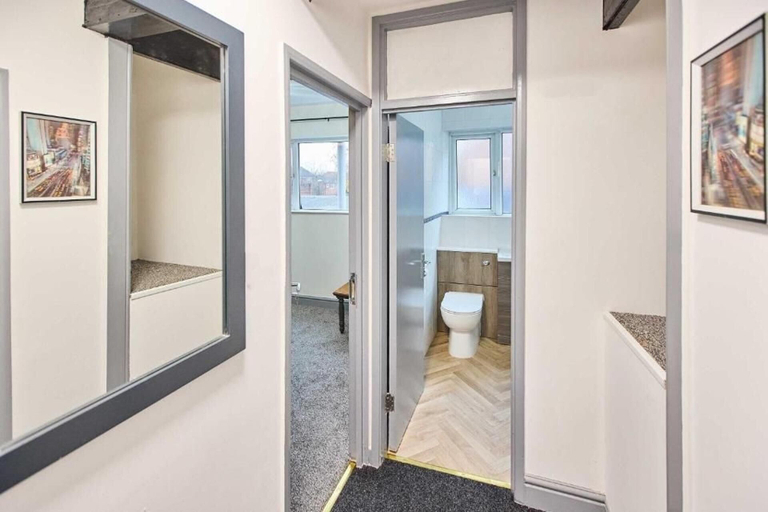 Bathroom 3, Apartment Sleeps 8 with WiFi, Nottingham