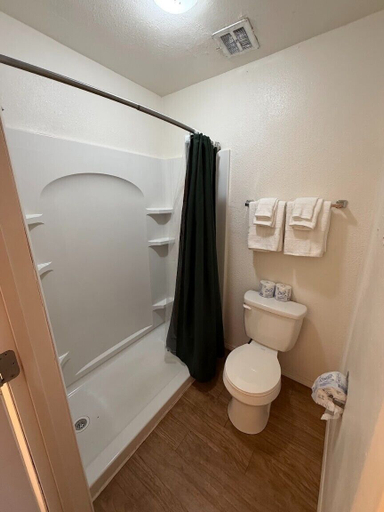Bathroom 2, Trailhead Lodge, Carroll