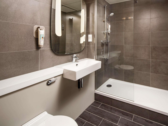 Bathroom 4, ibis Coventry South, Coventry