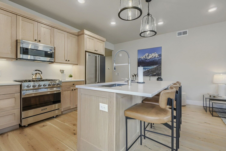 Private kitchen 5, Luxury New Build W Ski Storage Fire Pit Bbq 1122 Voss 3 Bedroom Condo, Wasatch