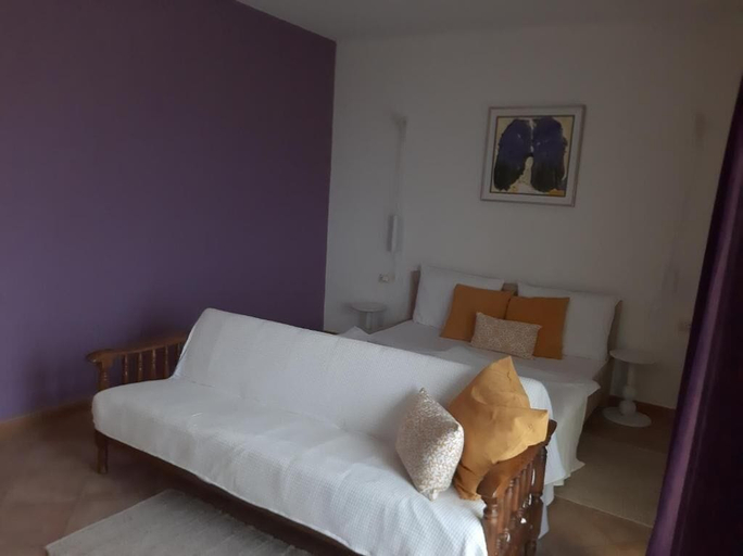 Room 5, San Mauro, Buje