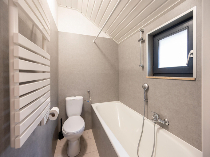 Bathroom 3, Couple Stay at Hambachtal Holiday Park, Birkenfeld