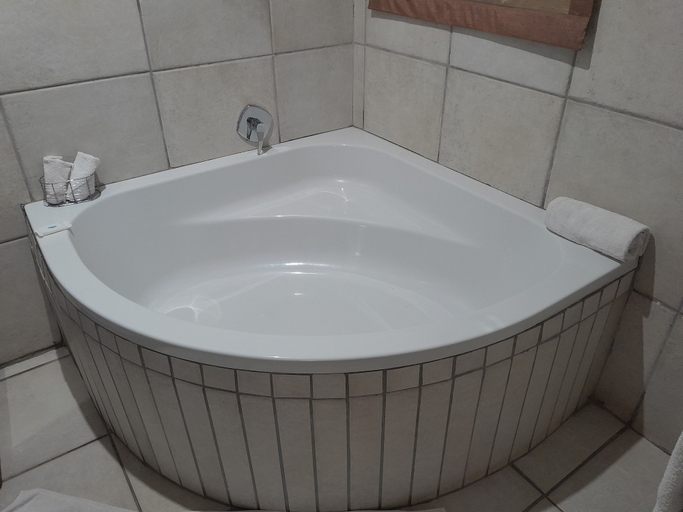 Bathroom 2, El Shadai Guest House  Hartbeespoort, Bojanala