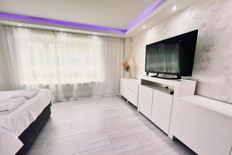 Room 3, House Sleeps 10 with Free Parking - Pets Welcome, Manchester