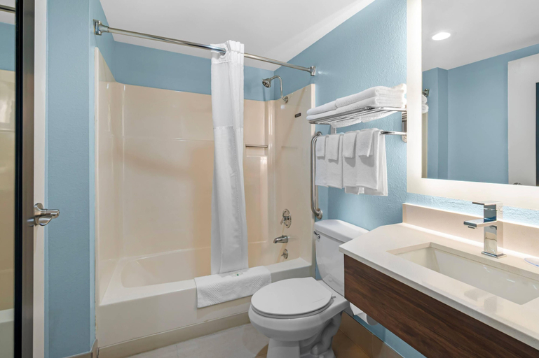 Bathroom 4, Quality Inn & Suites at Coos Bay, Coos