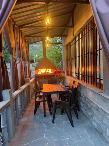 Outdoor dining, Guest House MD