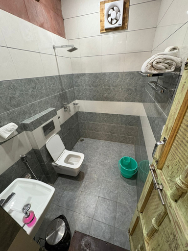Bathroom 3, Geel Heritage - A Restored Haveli, Jodhpur