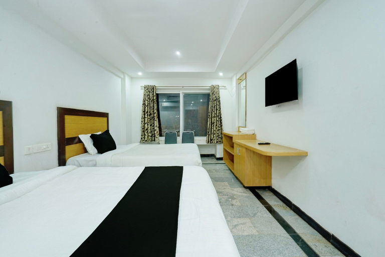Room 2, Classic With Balcony Hotel Looranova, Chittoor