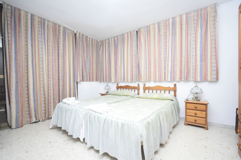 Room 4, Cachirulo 4A in Benidorm, Alicante