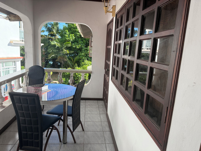 Outdoor dining 4, Villa Favorita Apartments