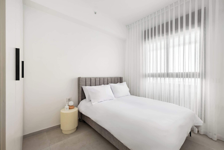 Room 2, Luxury 5BR PH Balcony Jacuzzi w Mamad