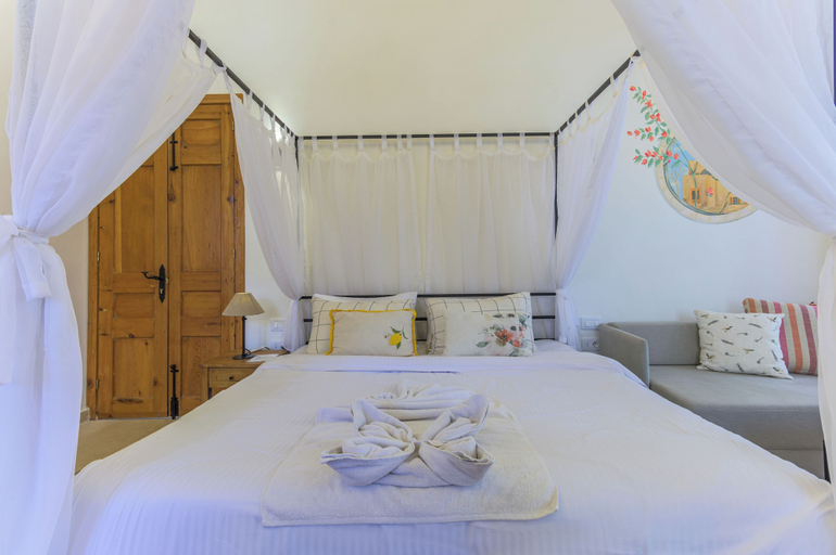 Room 4, Les Bougainvilliers Studios in Batroun, Batroun