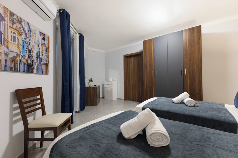 Room 4, Spacious 2BR Podium Marina near Valletta