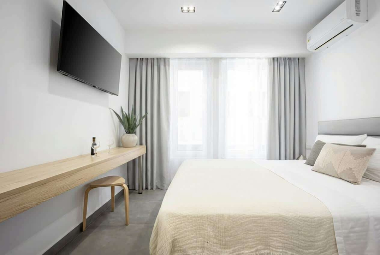 Room 4, Stylish Studio Syntagma l Worn Entrance, Attica