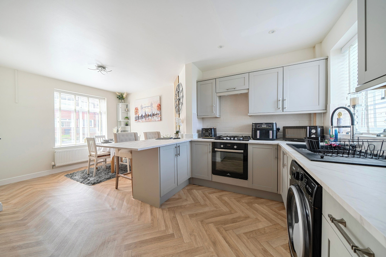 Private kitchen 3, Gym - Hot tub - Sauna - Parking - - Sleeps 6, Flintshire