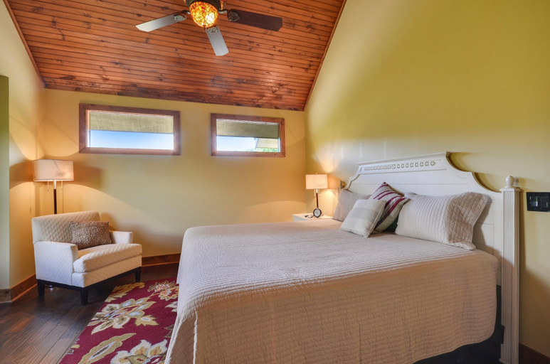 Bedroom 3, Mossy Brook Lodge, Sevier