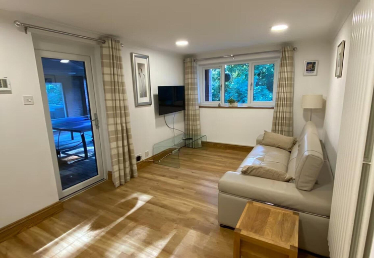 Living area 2, Quiet, Modern Ground Floor Annex Near Theatr Clwyd, Flintshire