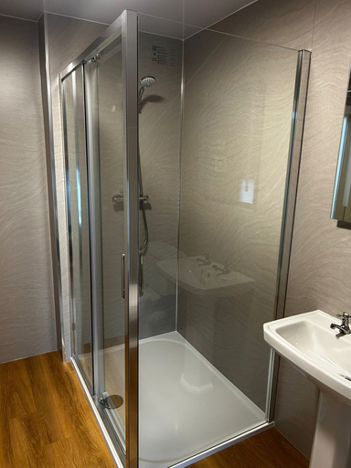 Bathroom 3, Chevin End Guest House, Leeds