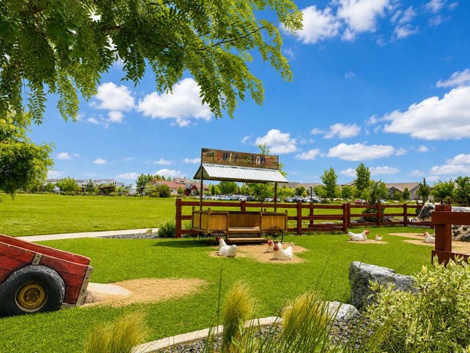 Property grounds 5, The Wandering Key Gather & Unwind, Sleeps 14, Weld