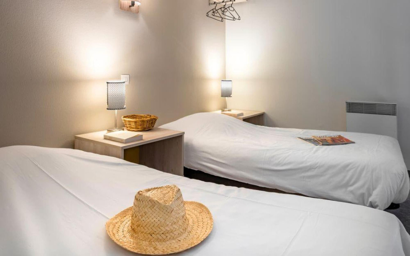 Room 4, French Villa With Shared Pool, Hérault