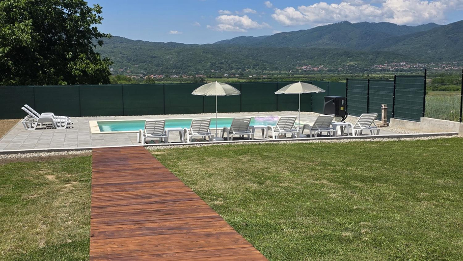 Others 4, Casa Anto, Calimanesti