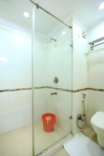 Bathroom 4, Airport Hotel Grand, Delhi