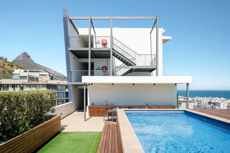 Sport & Beauty 2, Modern Sea Point Apartment w Sea Views Alpha Sunsets, City of Cape Town