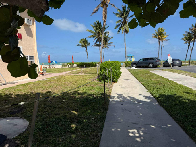 2, Oceanfront Boutique Escape on Hollywood Beach, Broward