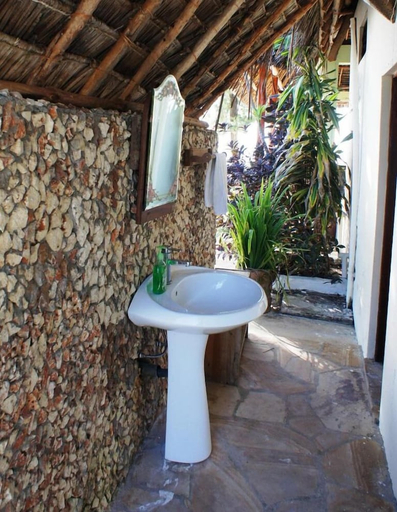 Bathroom, Smiles Beach Hotel, Kaskazini 'A'
