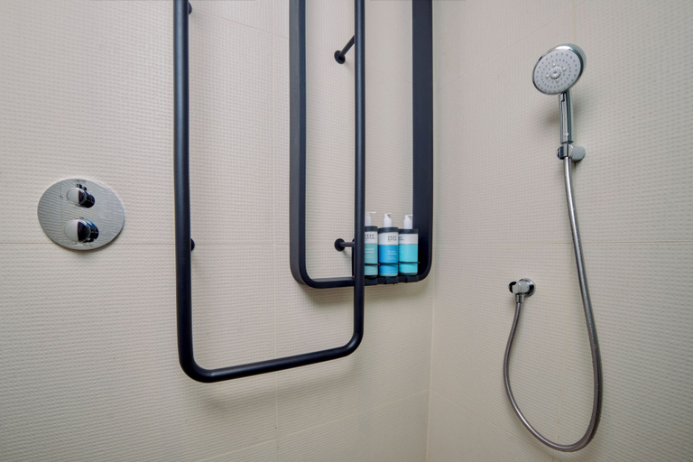 Bathroom 4, Novotel Istanbul Bomonti, Şişli