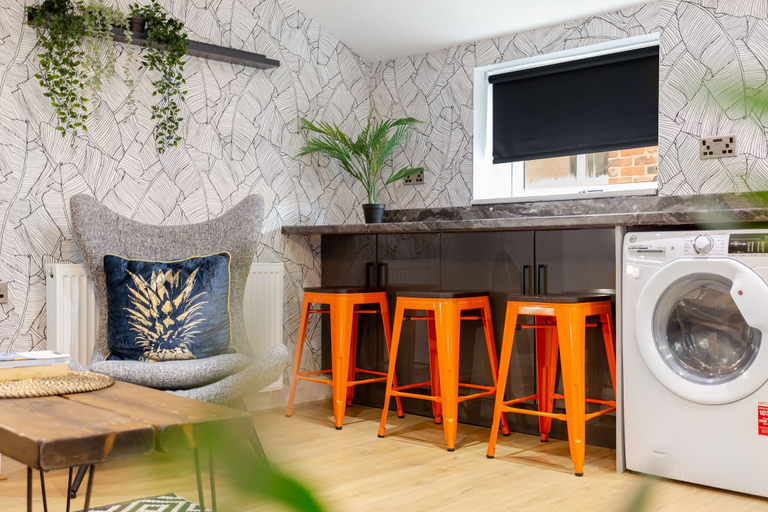 Room 3, Ashton Luxury Getaway Sleeps 14 With 2 Free Parking Space, Tameside