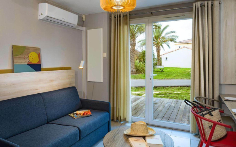 Living room 3, French Villa With Shared Pool, Hérault