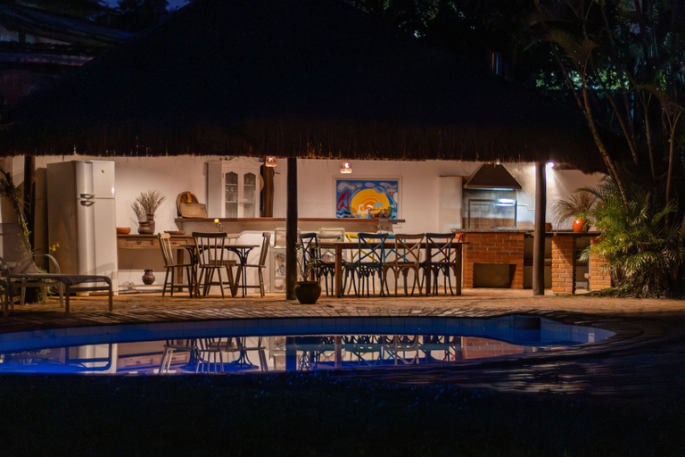 Outdoor dining 4, Casa praia com 4 suítes a 150m do mar, São Sebastião