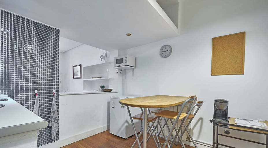 Dining 4, Madrid - Apartment - City Center - Sleeps 4, Madrid