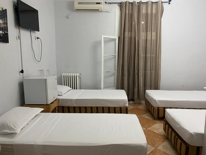 Others 5, Hôtel le cheval blanc, Oran