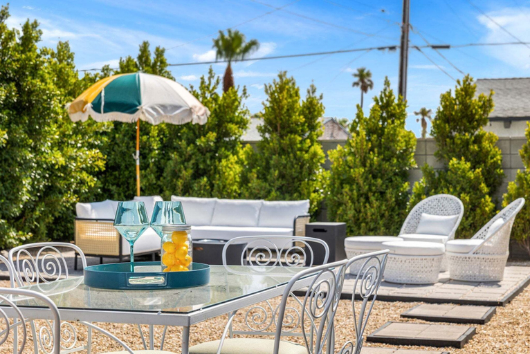 View from room, Celebrate Your Next Getaway at This Vibrant 3bd/2ba Palm Springs Retreat, Riverside