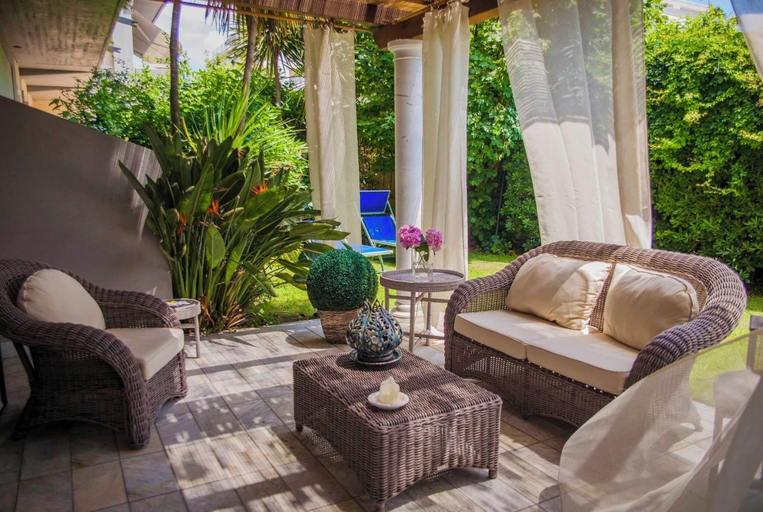Terrace/patio 5, Hotel Domus, Massa Carrara