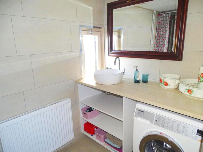 Bathroom 4, Pet-Friendly Zeeland Getaway, Sluis