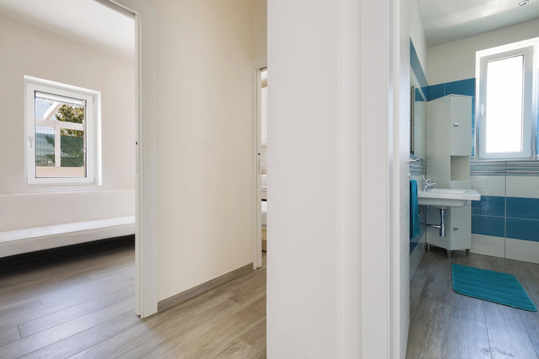 Bathroom 4, Villa Evi, Brindisi