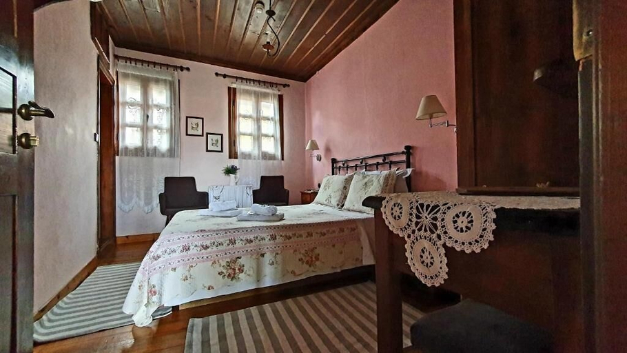 Bedroom 3, VAROSI GUESTHOUSE, Central Macedonia