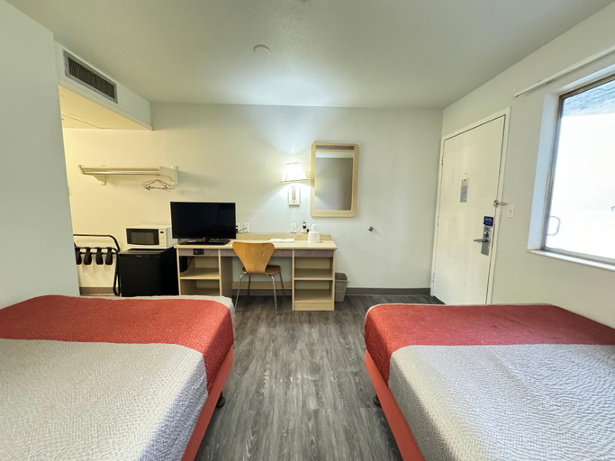 Bedroom 3, Motel 6 Casper, WY, Natrona