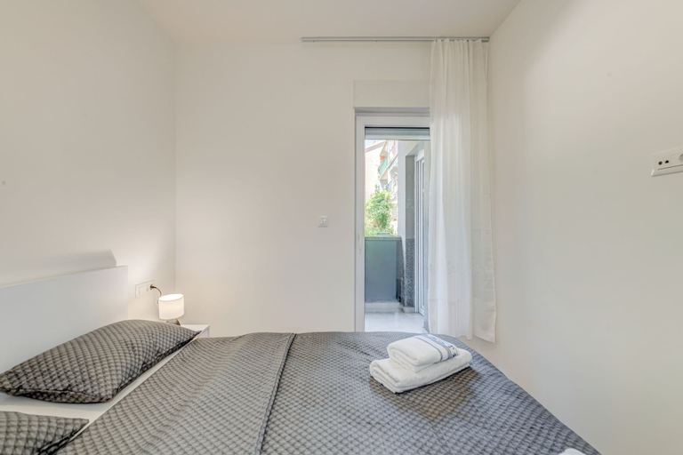 Room 2, The Oak Haven, Split