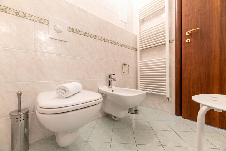 Bathroom 5, Alto Perledo Terrazzo, Lecco