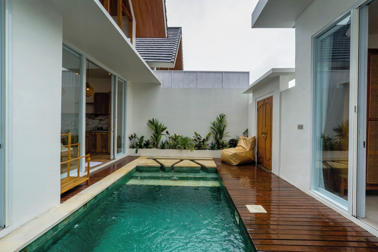 Pool 2, Family 2 Bedroom Villa by Seminyak - B13, Denpasar